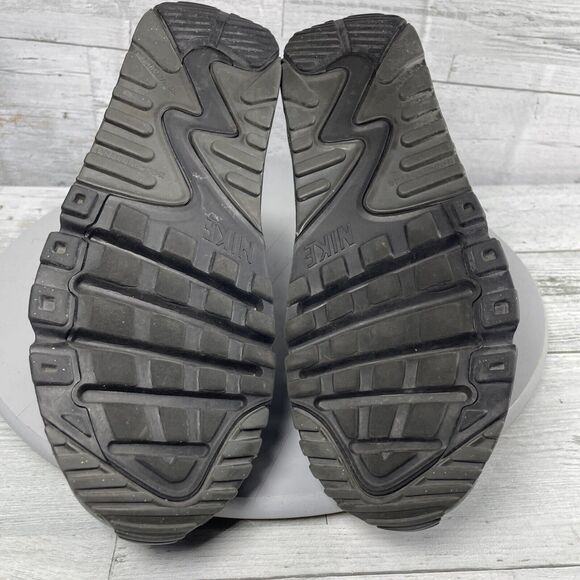 Nike Air Max 90 GS Black Volt Leather GS Boys/Mens sz 7 Women’s 8  833412-032 - Picture 10 of 11